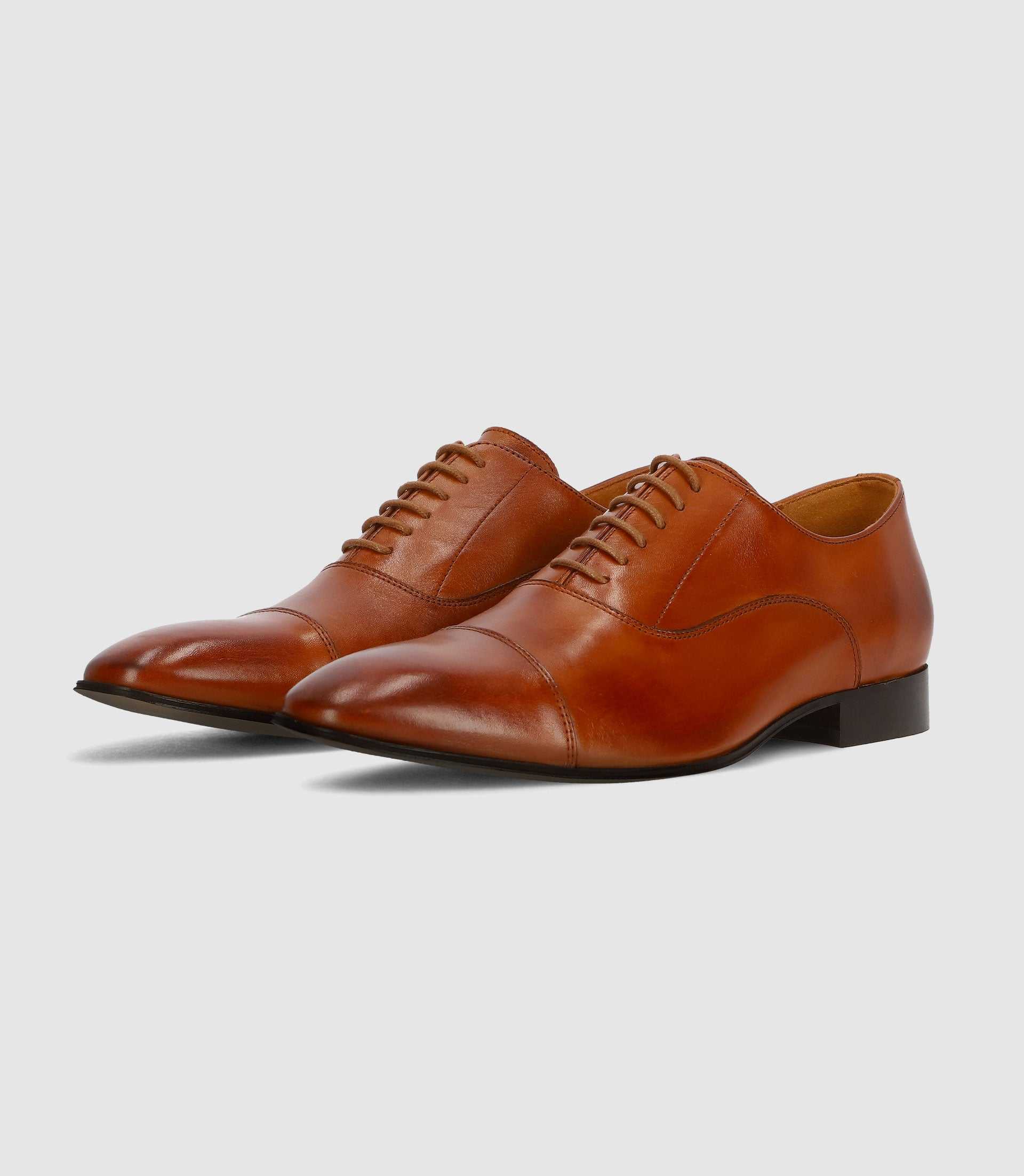 Chaussures richelieu en cuir marron - Image 2
