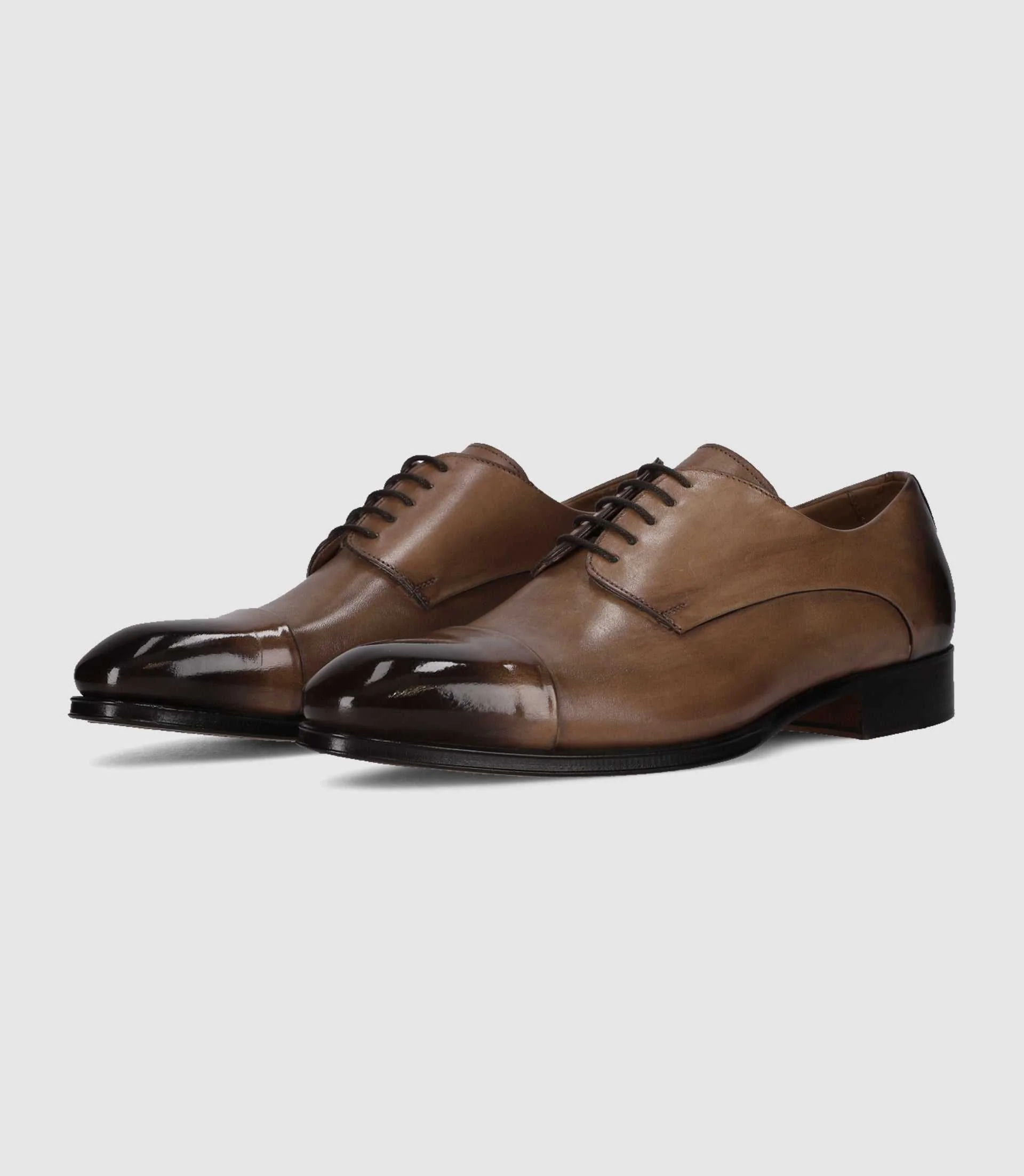 Derby couture en cuir marron clair - Image 2