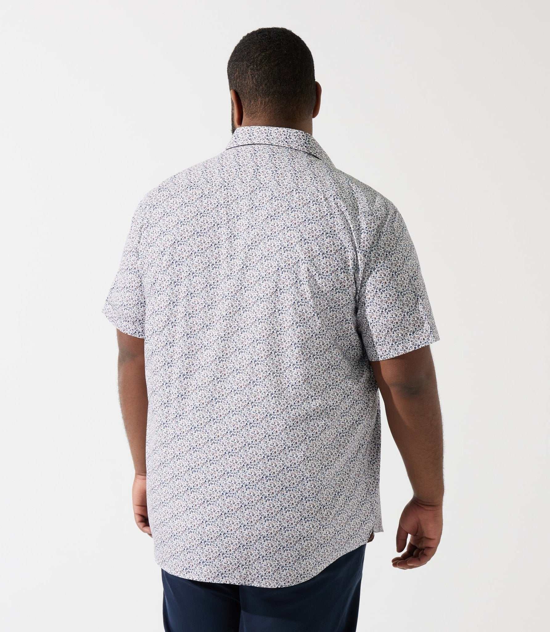Chemise manches courtes à imprimé blanche et bleue KIRANBT - Image 2
