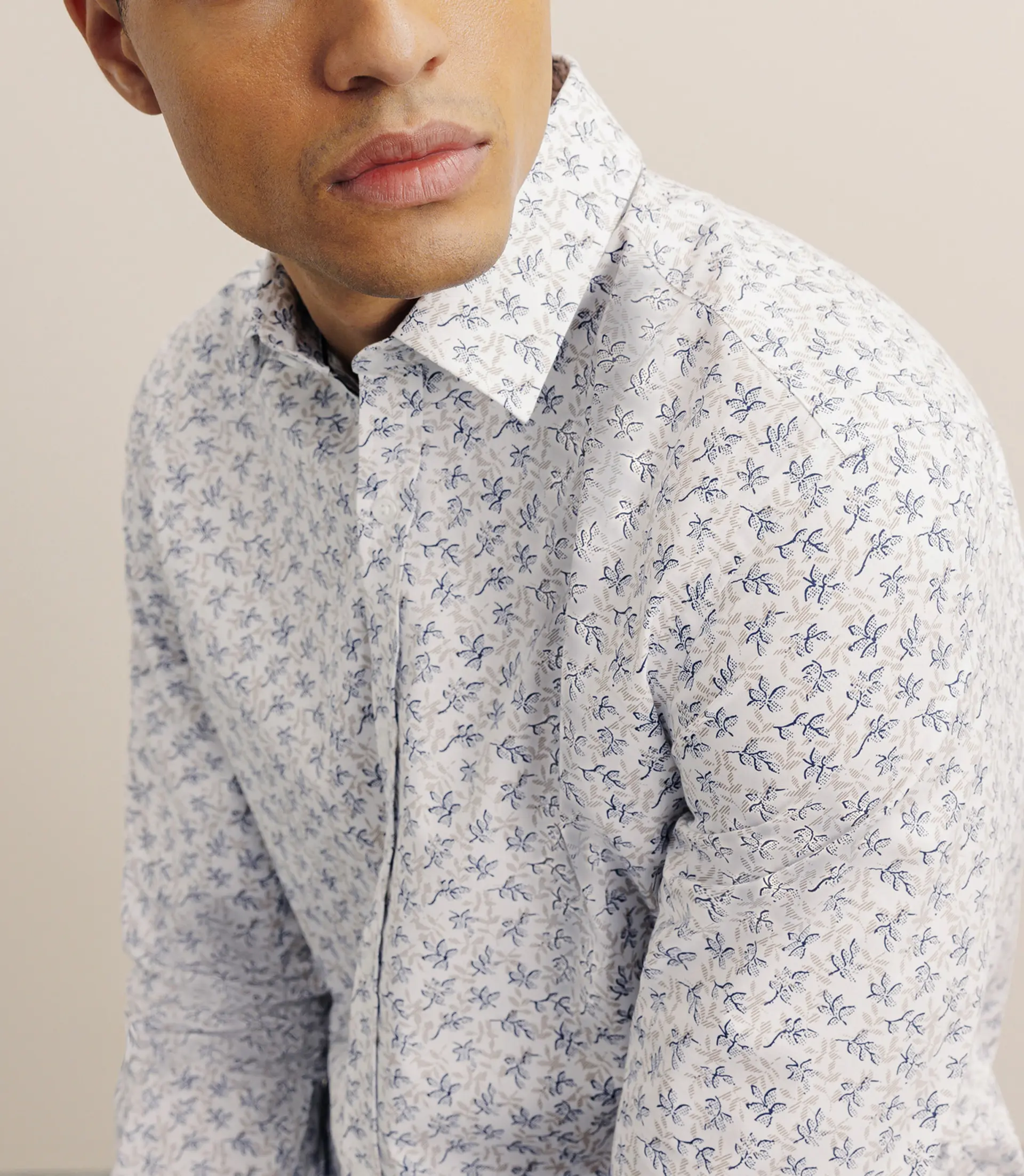 Chemise imprimée à fleurs blanche - Image 3