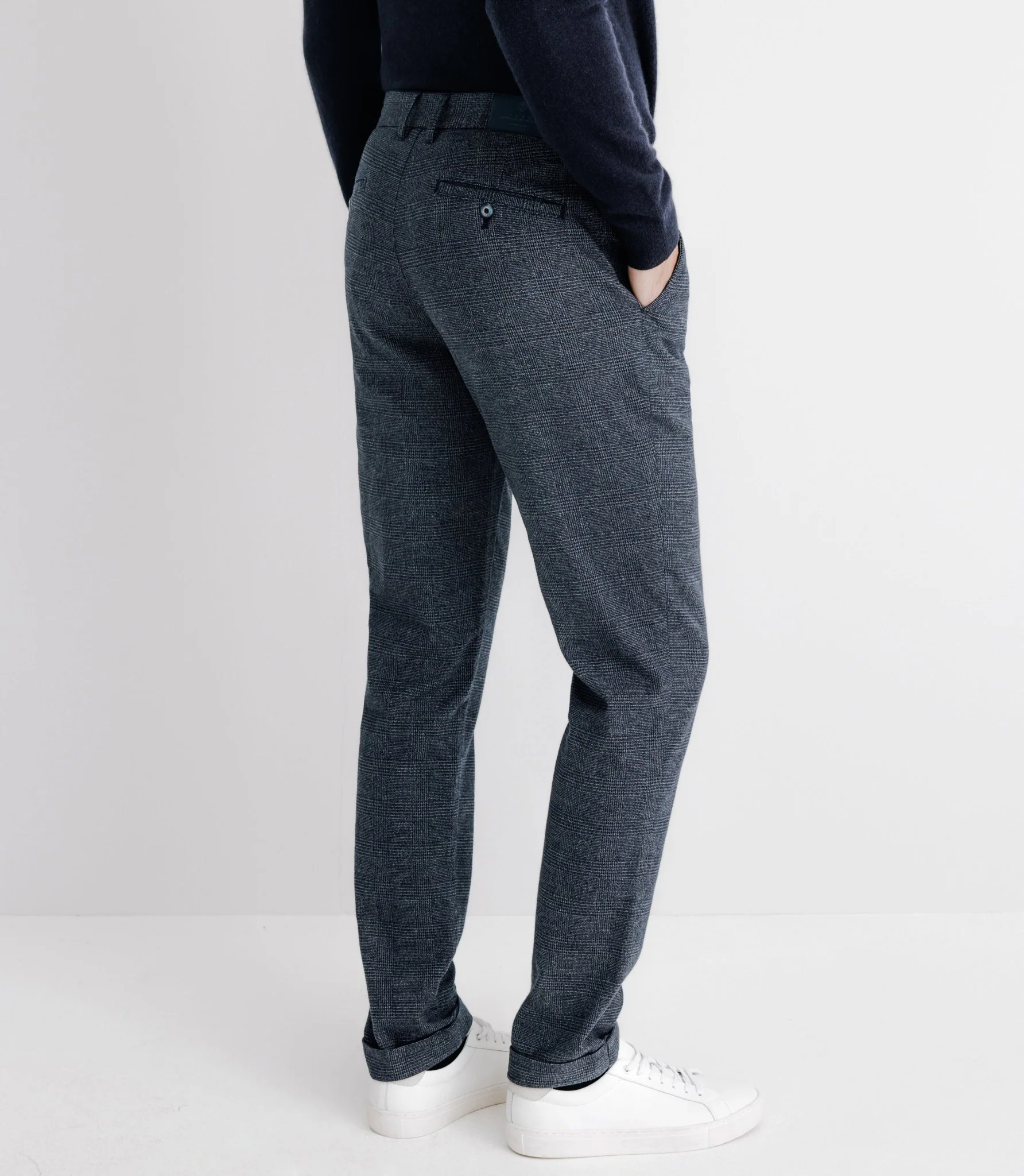 Pantalon chino à carreaux marine - Image 4
