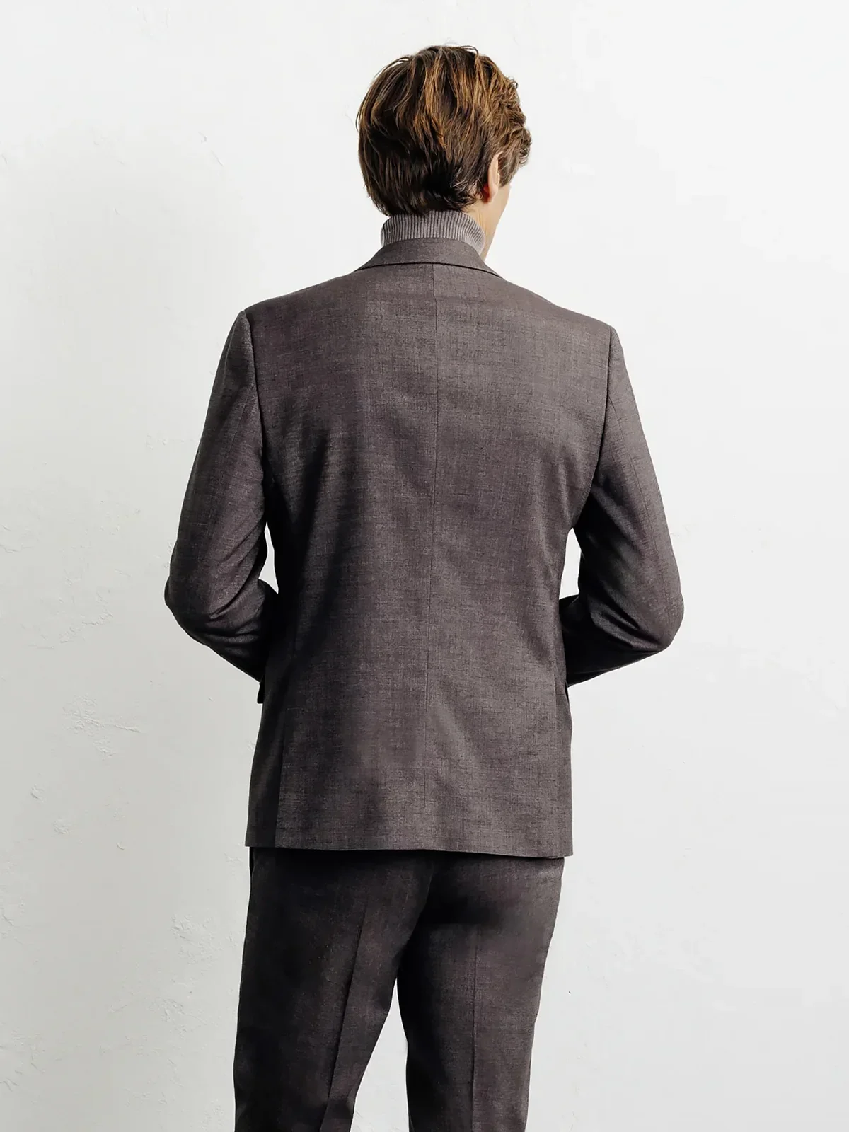 Costume avec boutons marron - Image 4