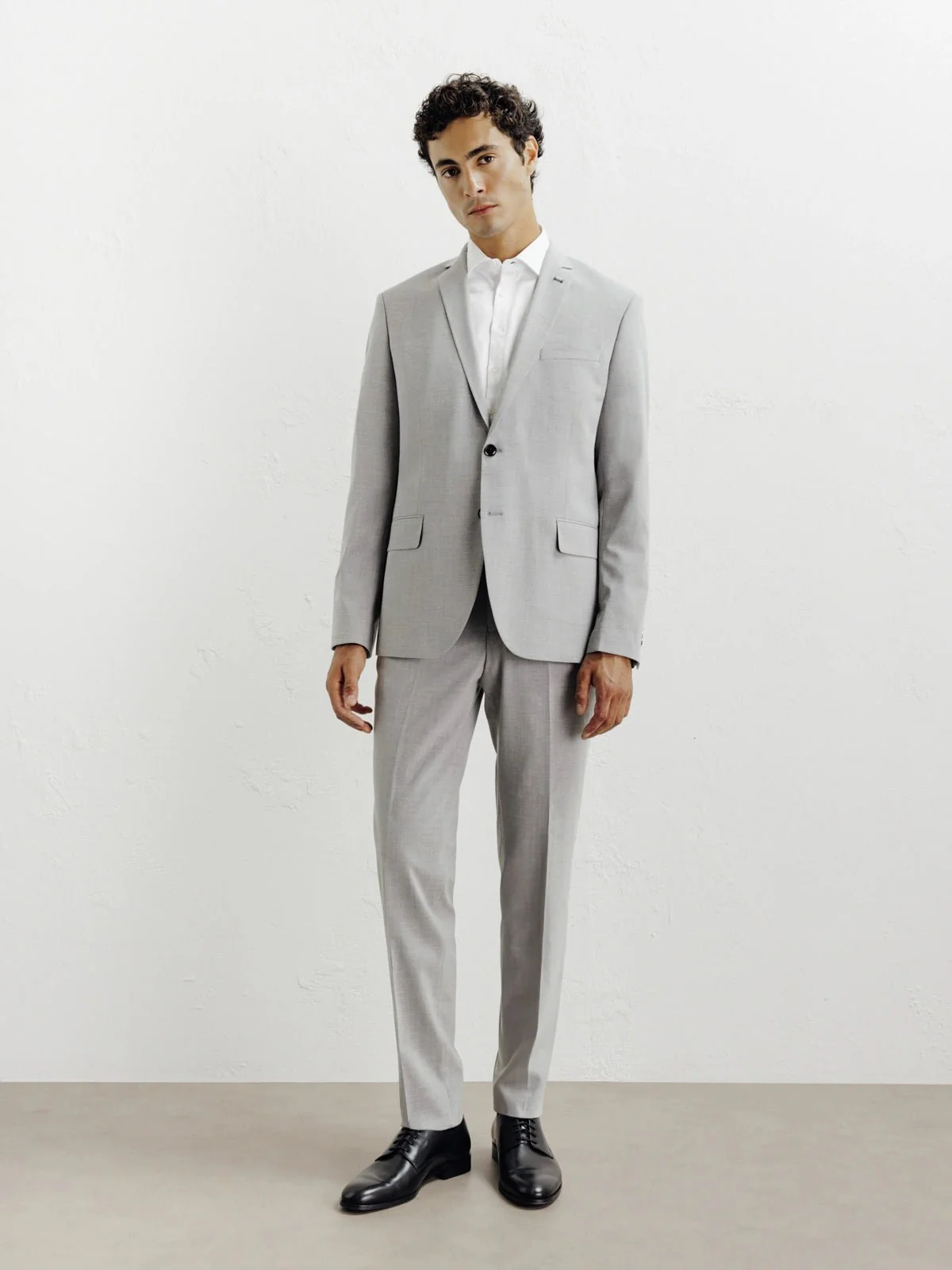 Costume avec 2 boutons gris - Image 3