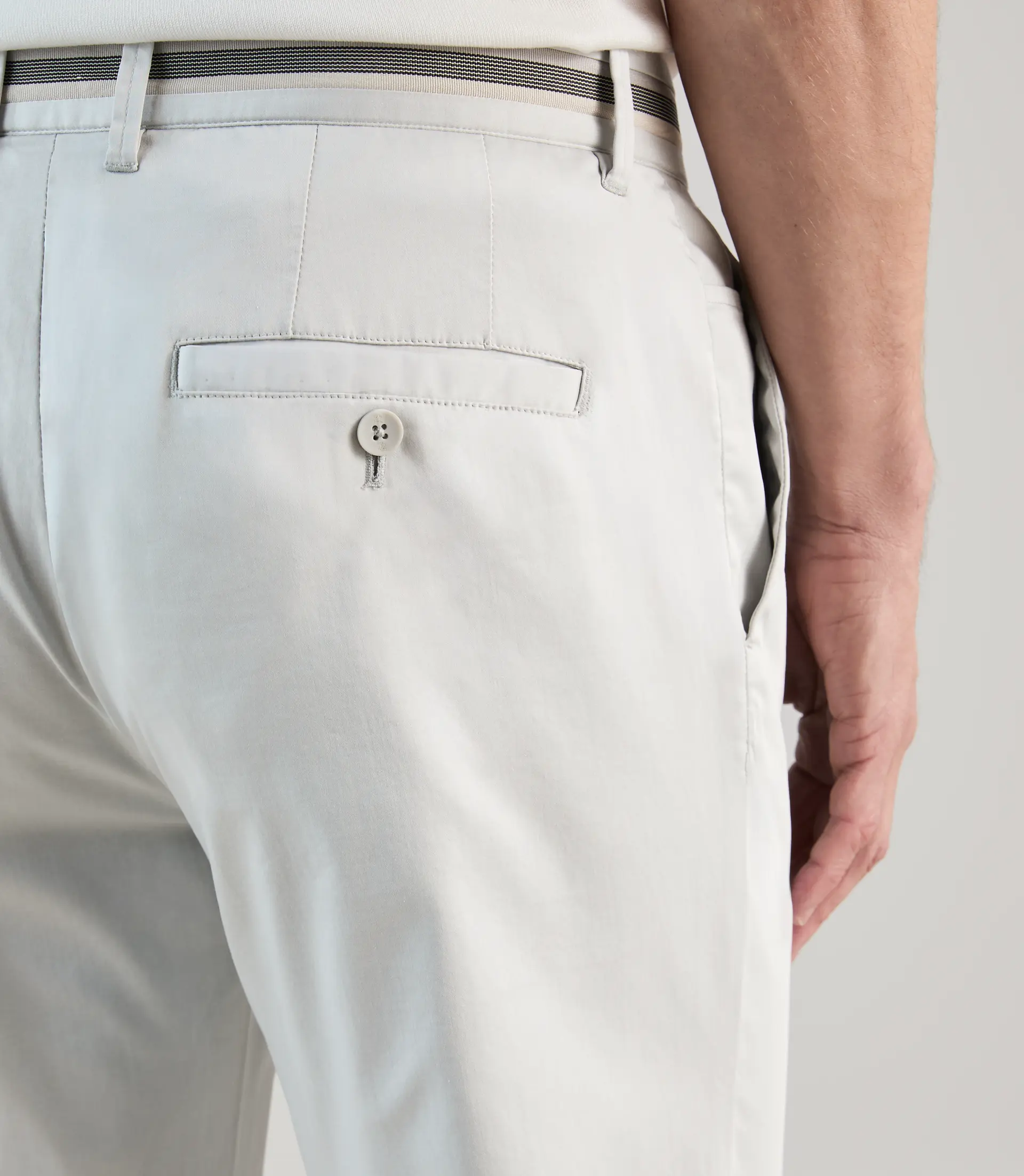 Pantalon chino gris perle - Image 3