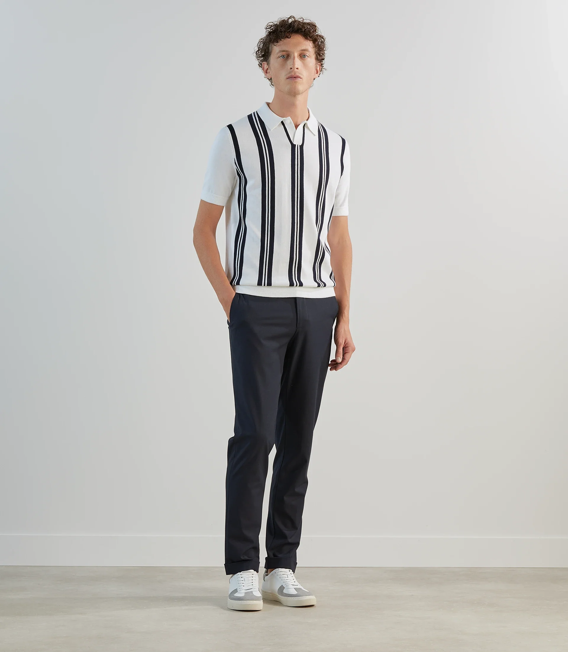 Polo en maille à rayures blanches - Image 3