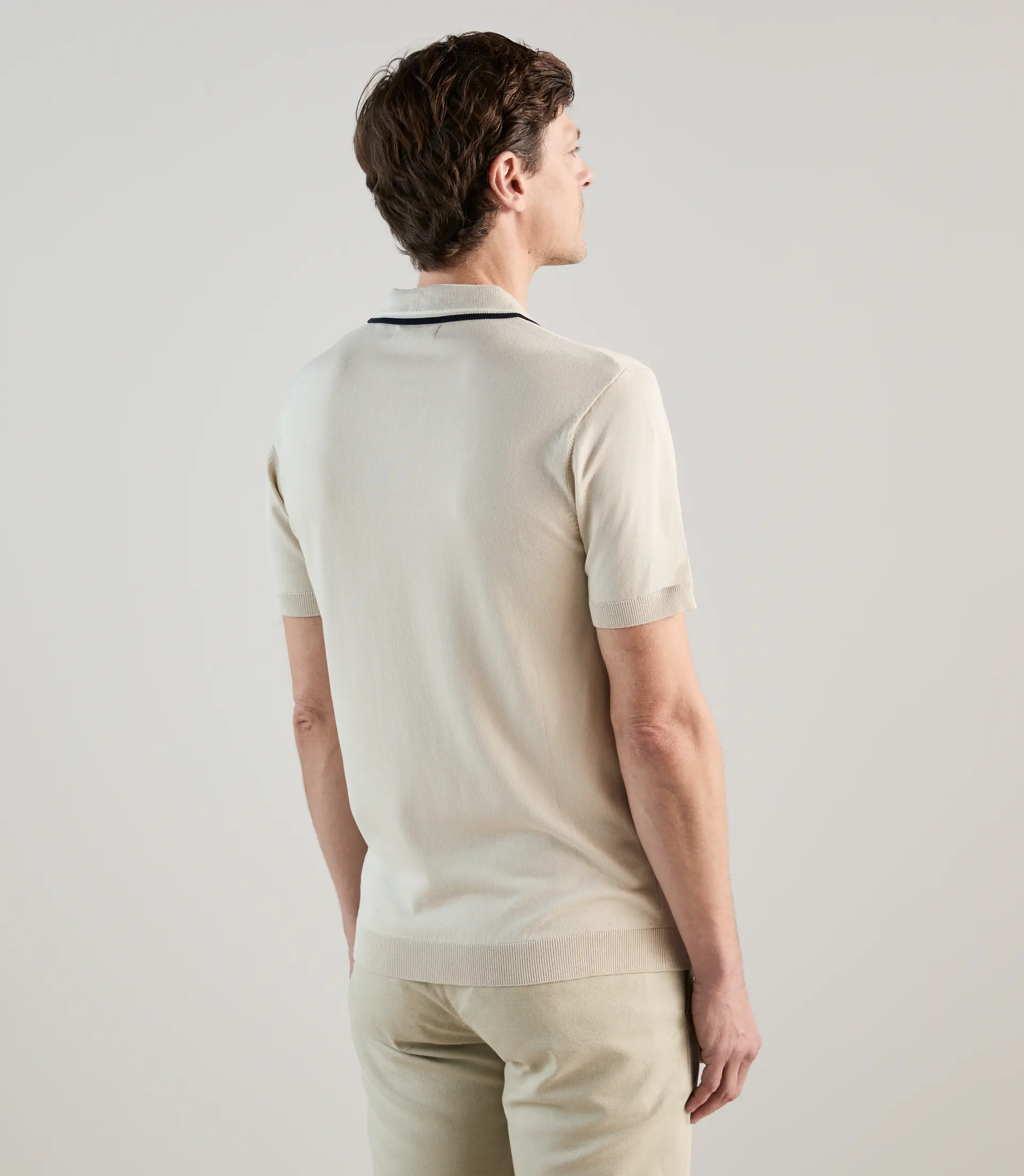 Polo col ouvert en maille beige - Image 3