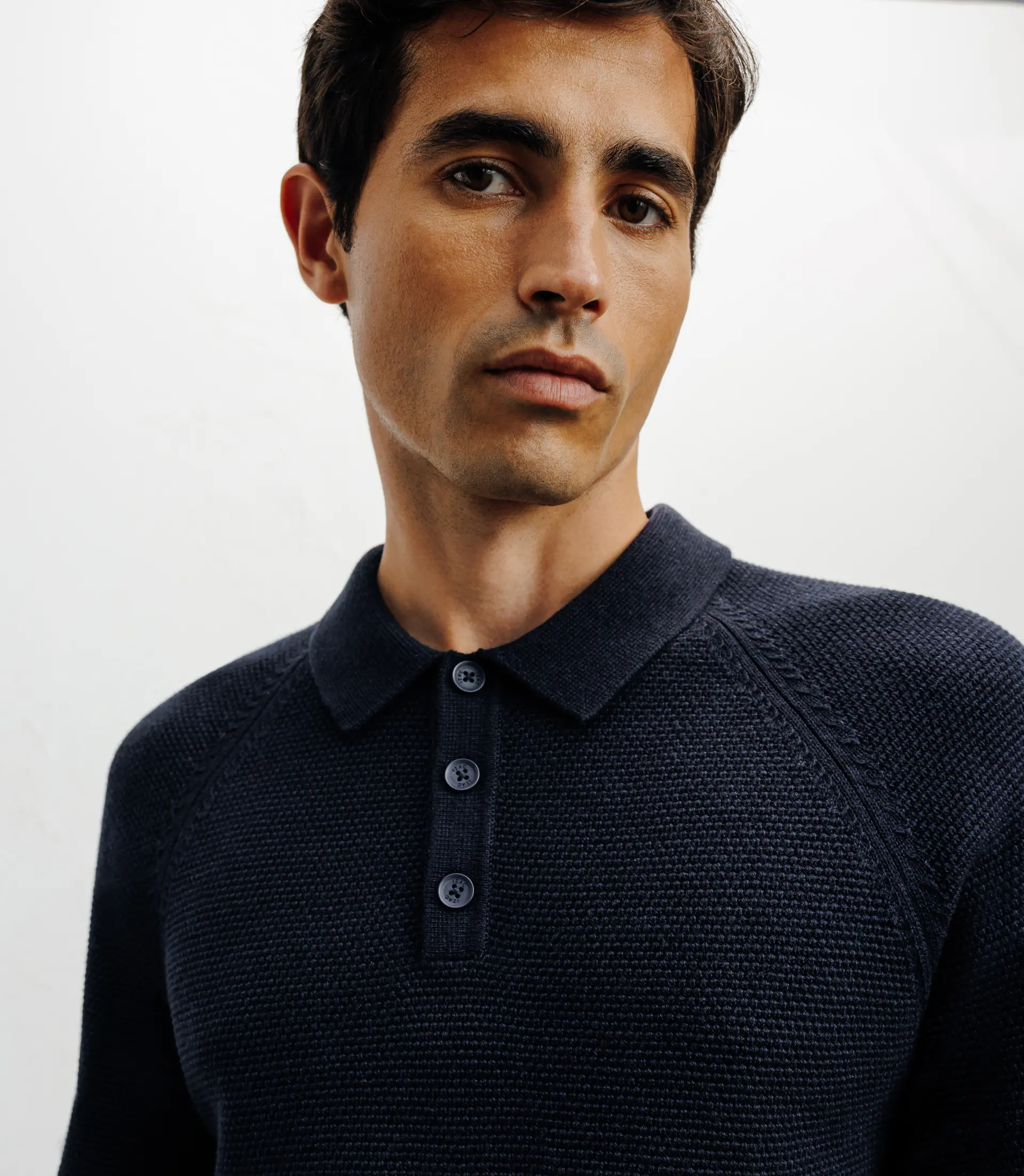 Pull col polo boutonné jeux de points marine - Image 2