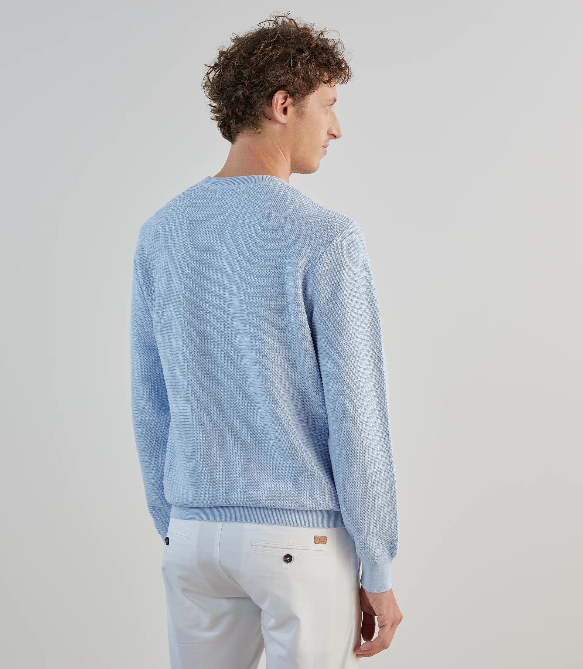 Pull col rond en jeu de points bleu ciel - Image 3