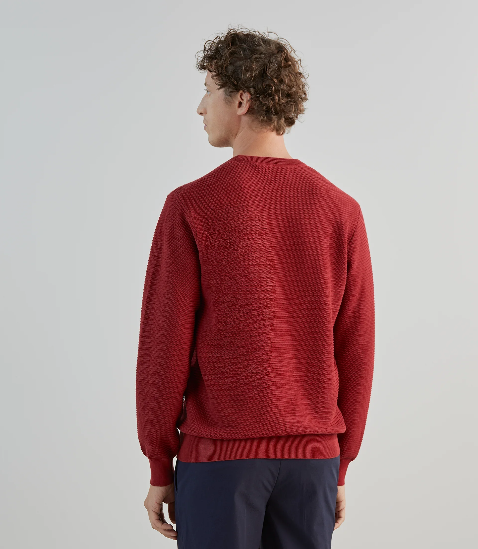 Pull col rond en jeu de points rouge foncé - Image 3