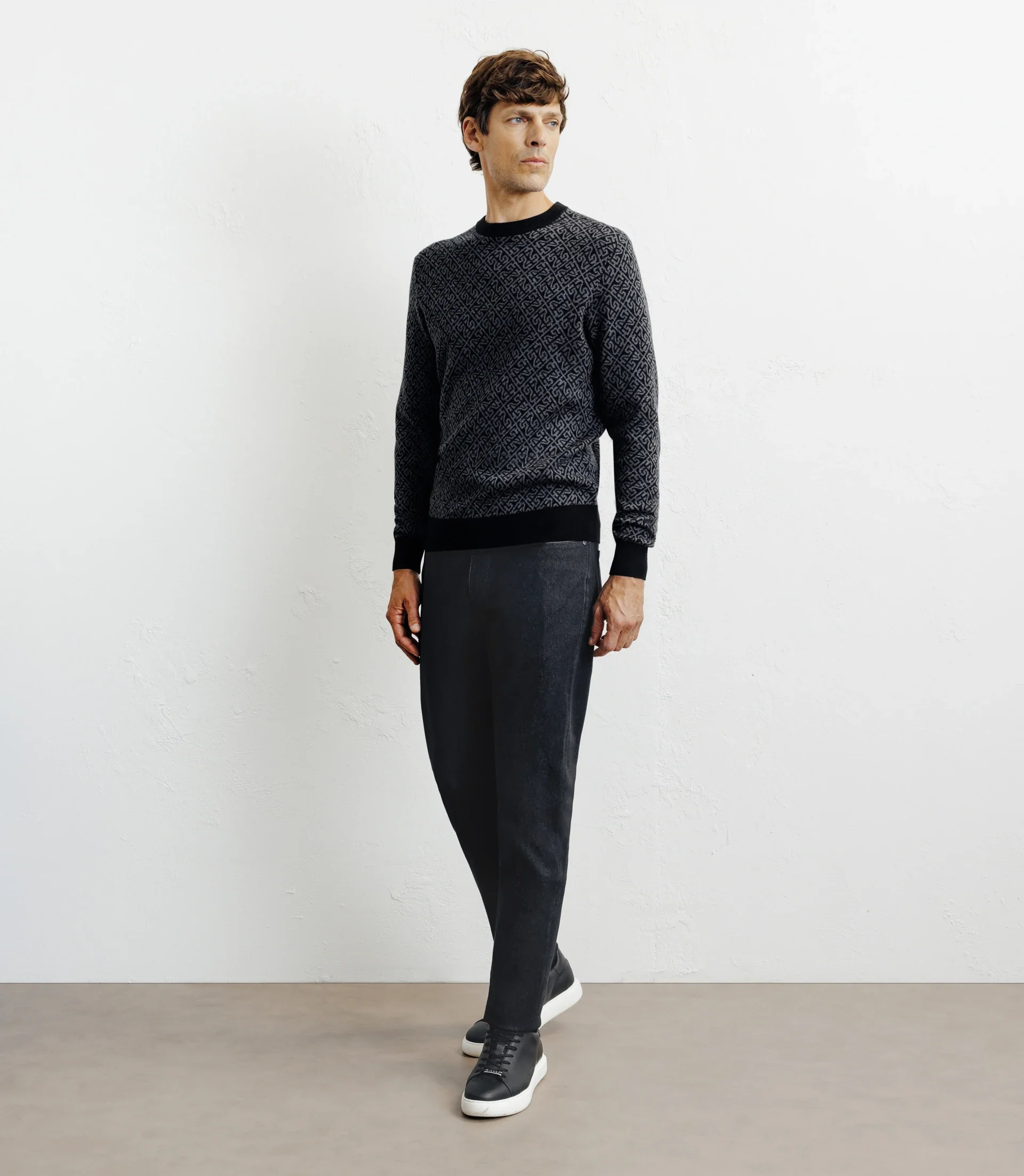 Pull col rond fantaisie noir - Image 2