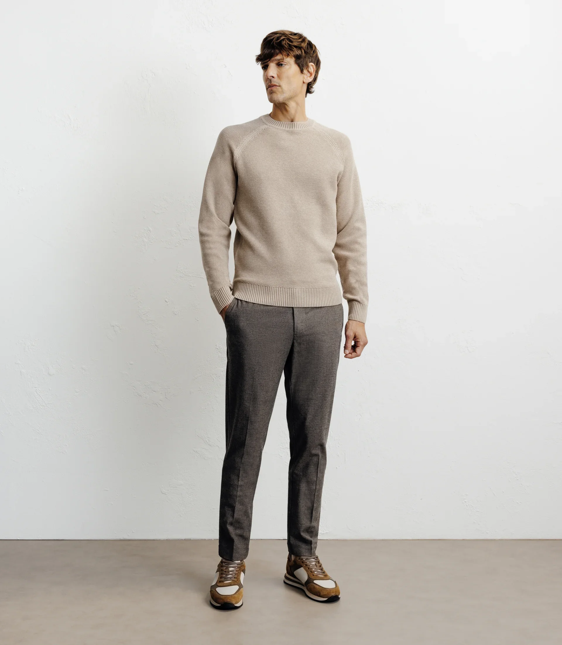 Pull col rond jeux de points beige - Image 3