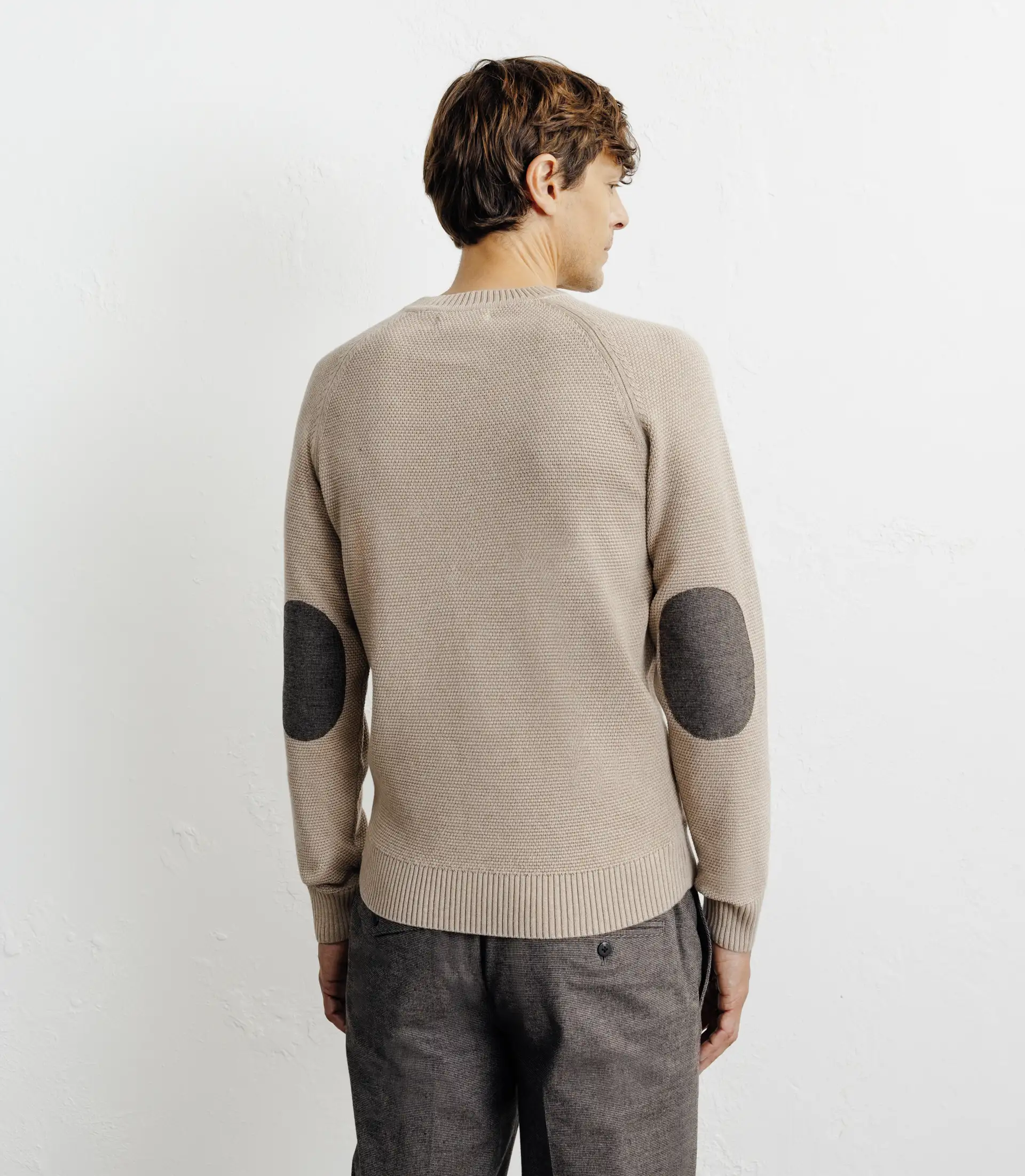 Pull col rond jeux de points beige - Image 4