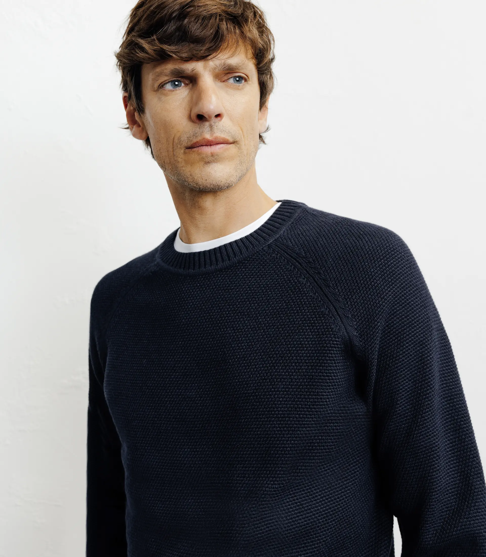 Pull col rond jeux de points marine - Image 2