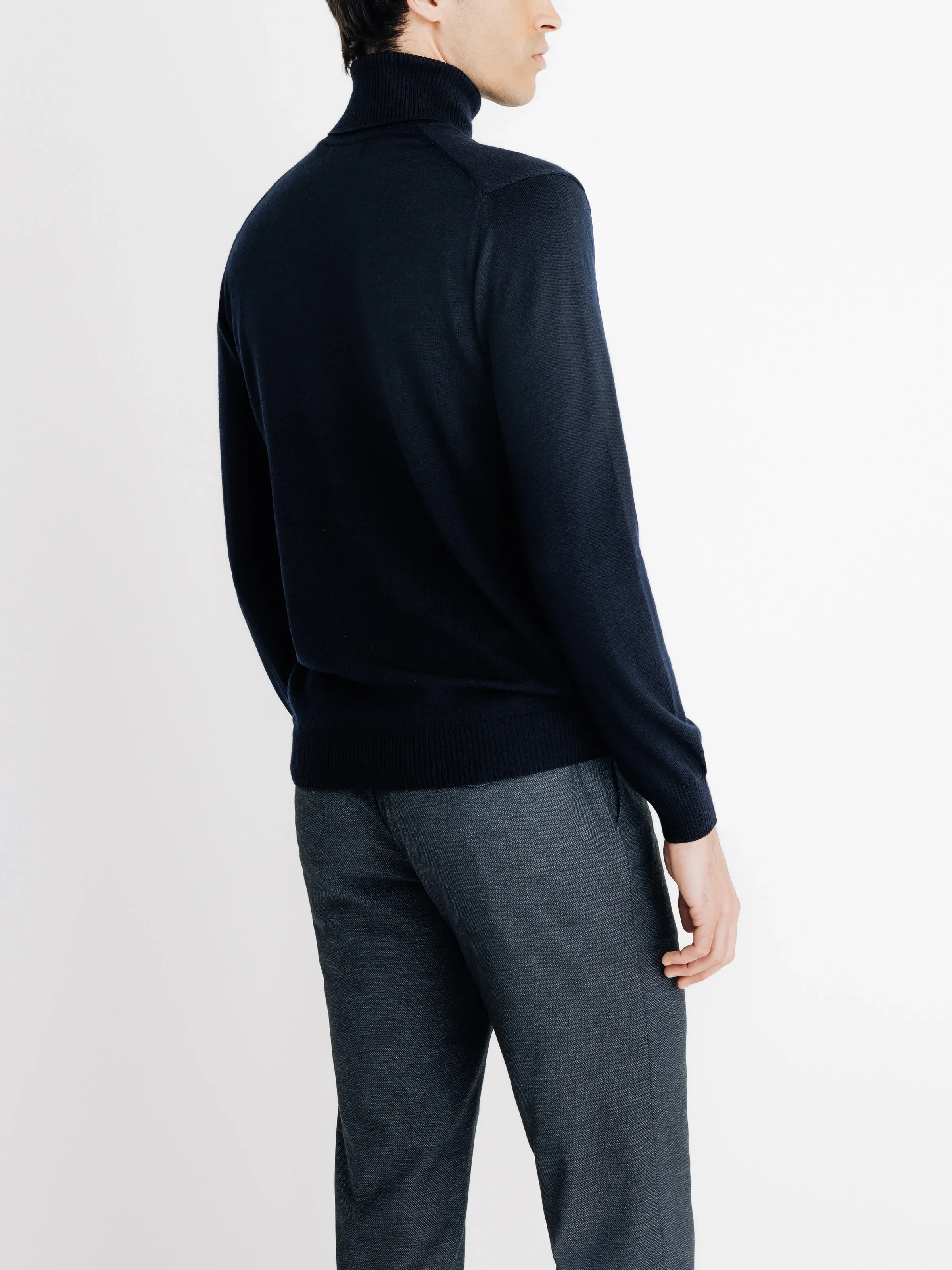 Pull col roulé marine - Image 4
