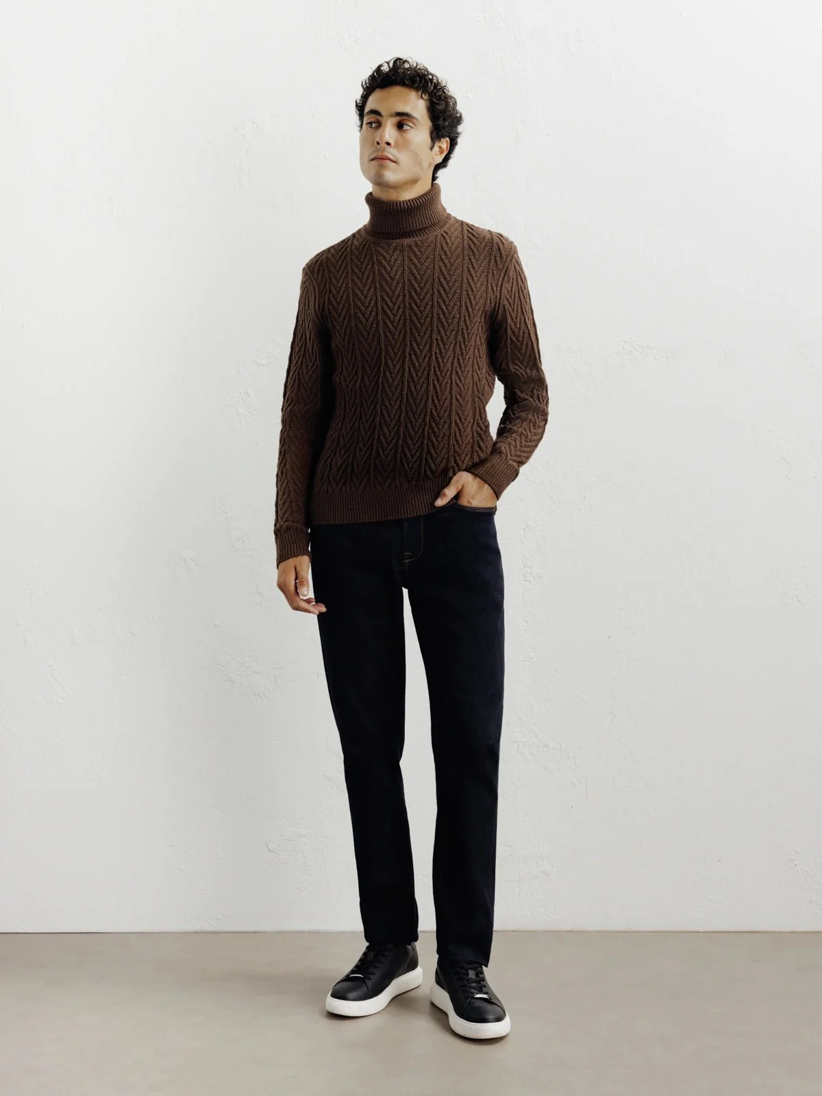 Pull col roulé torsadé chocolat - Image 3