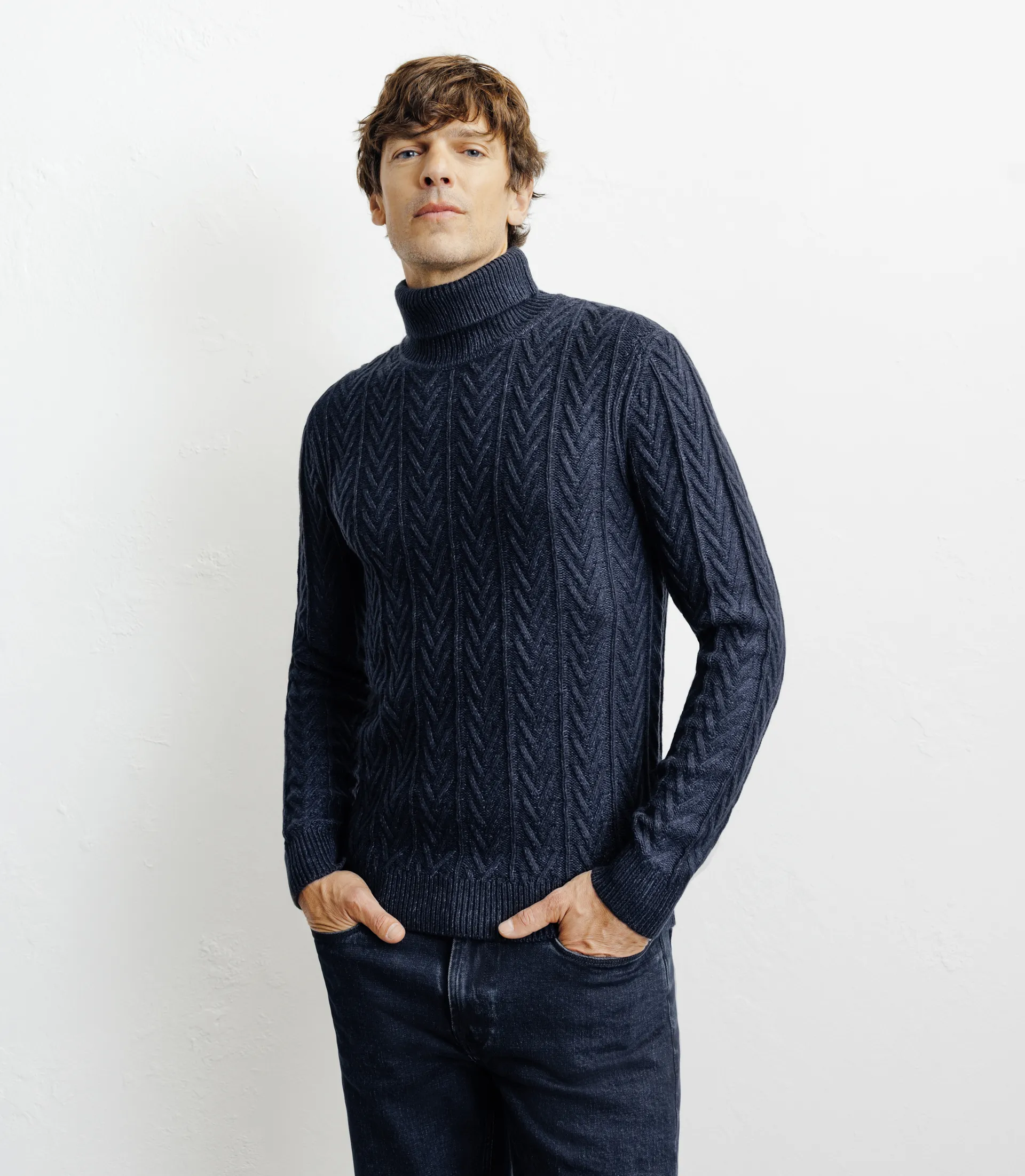 Pull col roulé torsadé marine
