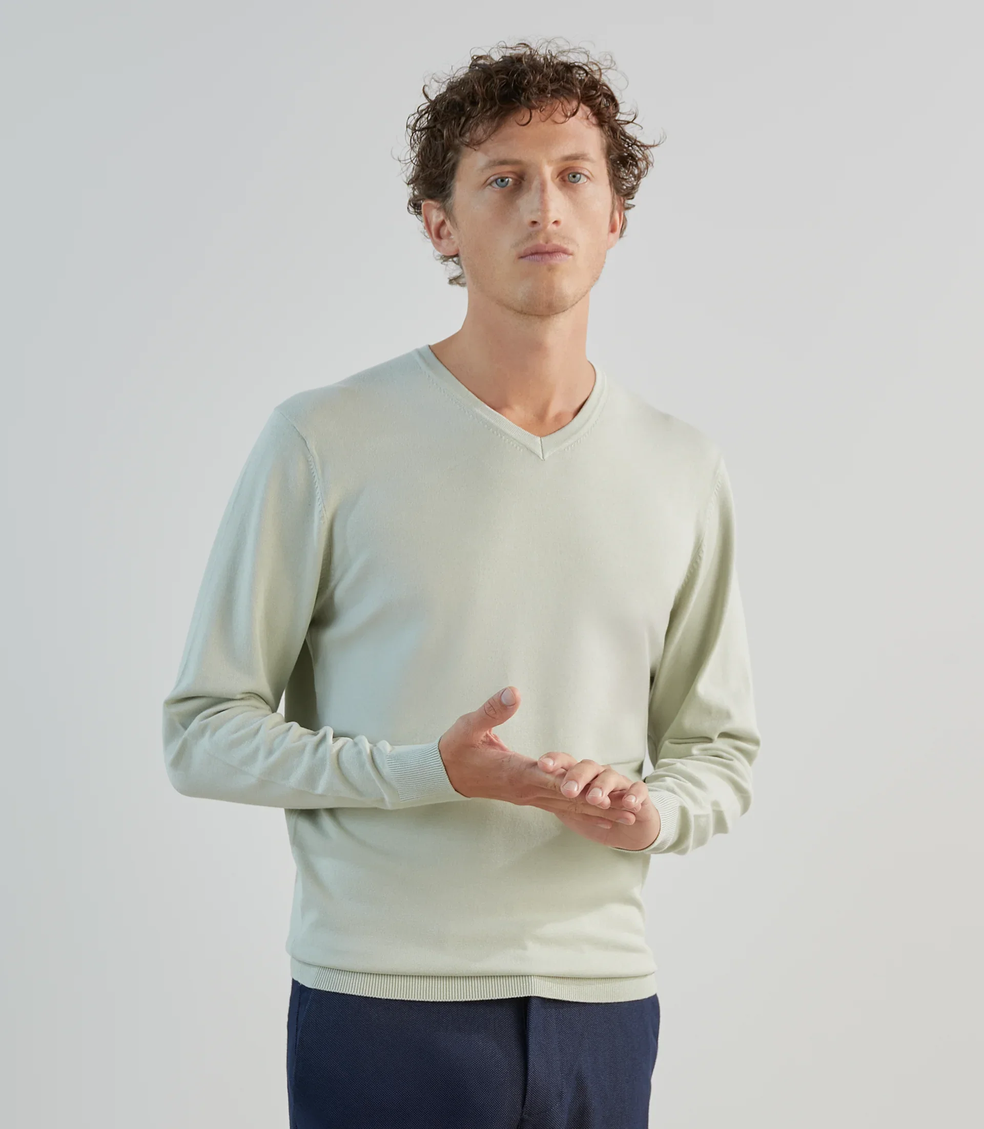 Pull col v vert clair