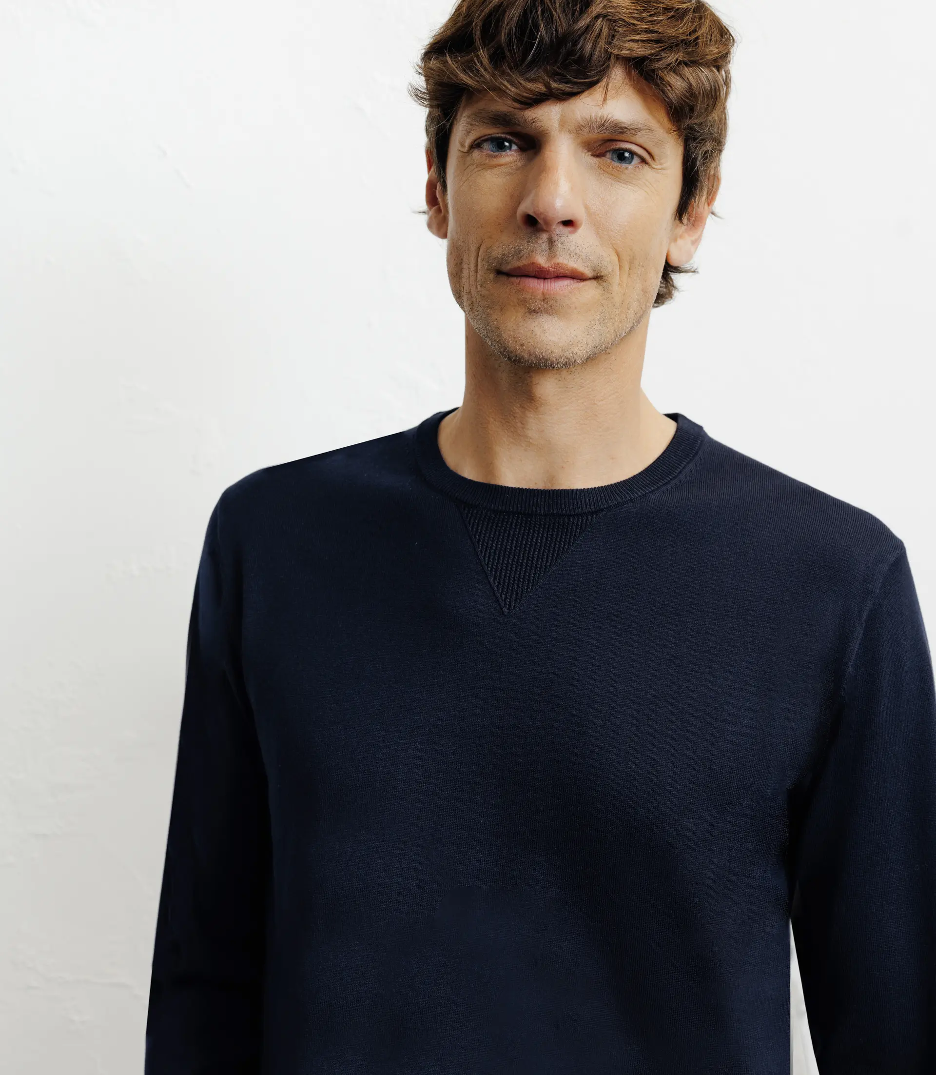 Pull manches longues col rond en maille marine - Image 2