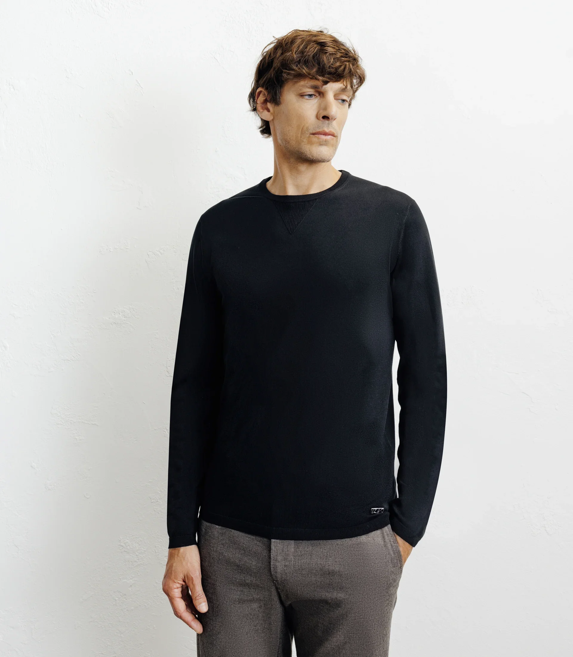 Pull manches longues col rond en maille noir