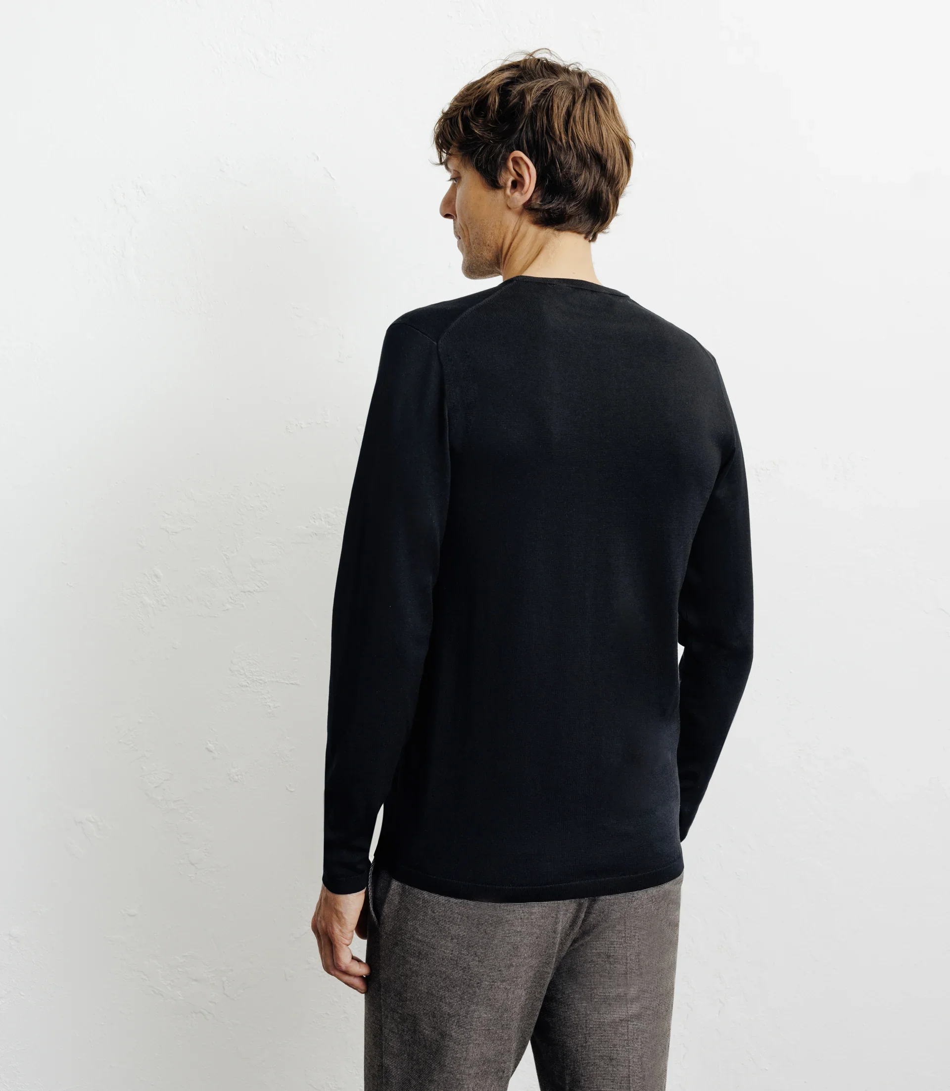 Pull manches longues col rond en maille noir - Image 4