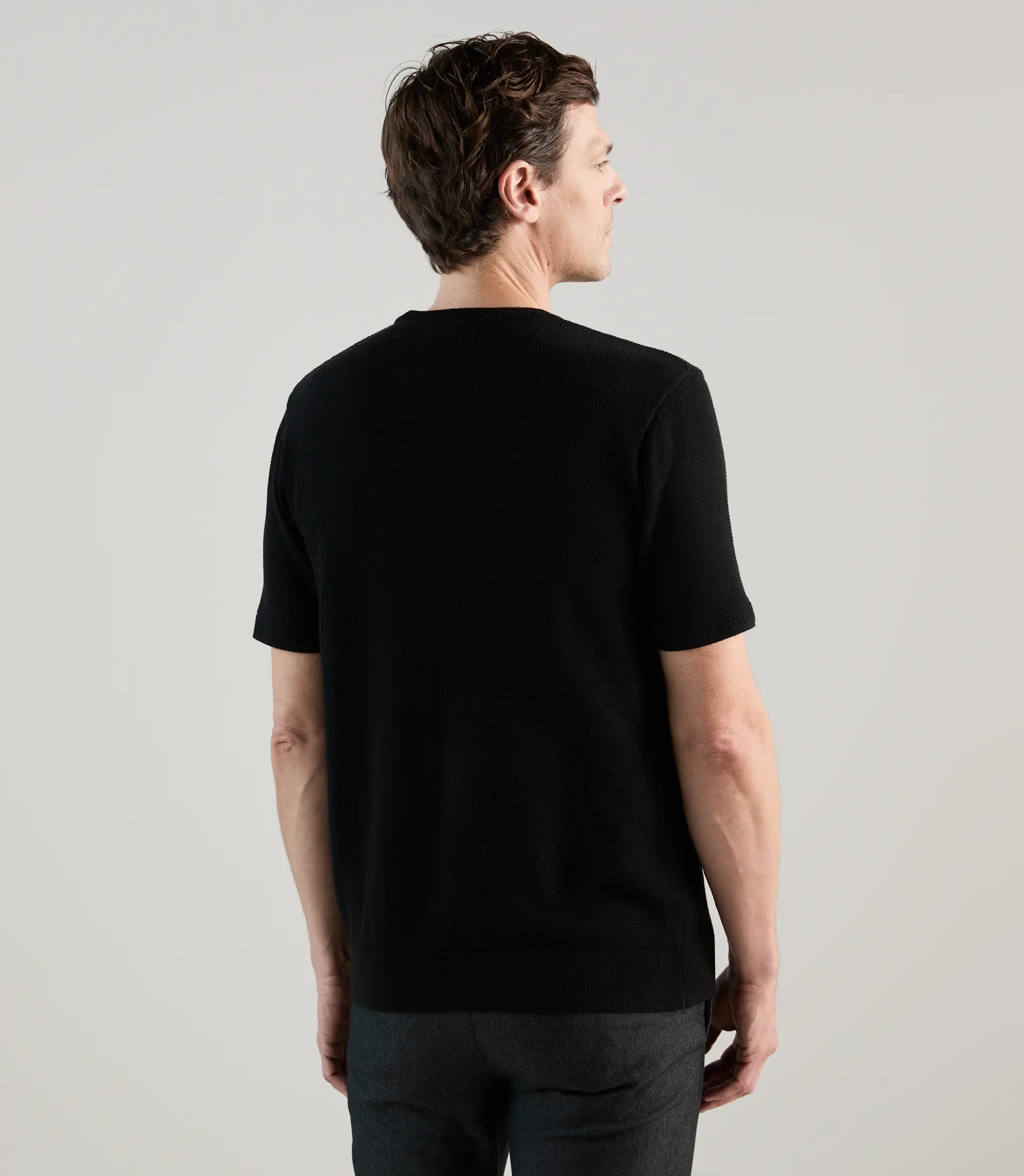 T-shirt à manches courtes en jeu de points noir - Image 4