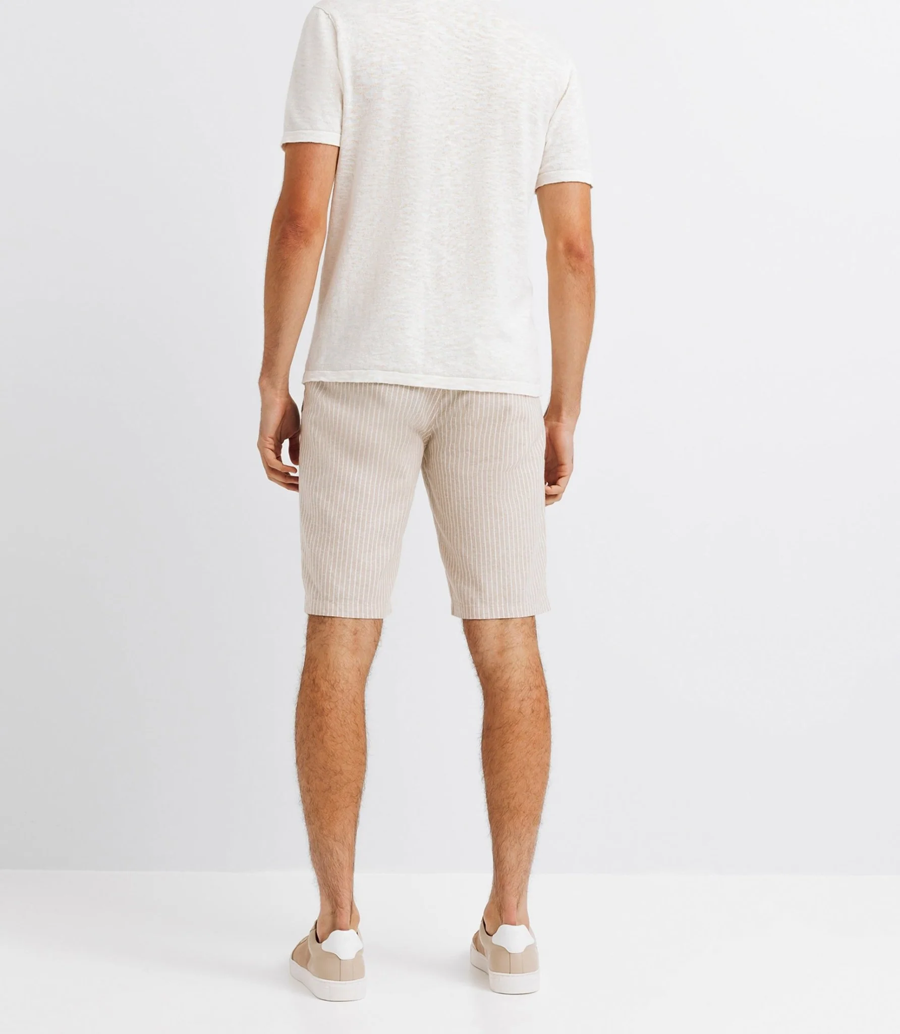 T-shirt avec lin boutonné écru - Image 2