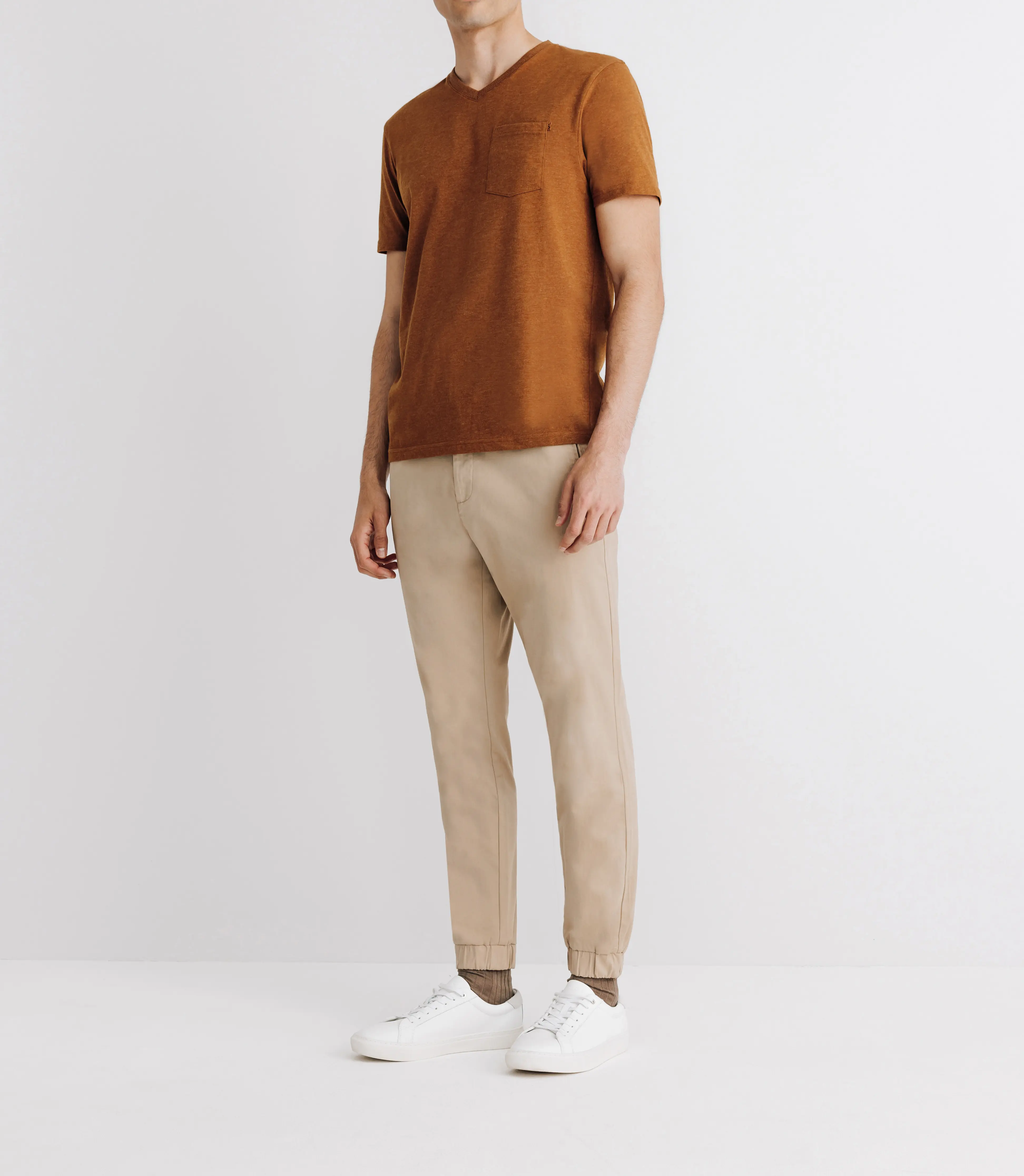 T-shirt col V avec poche camel
