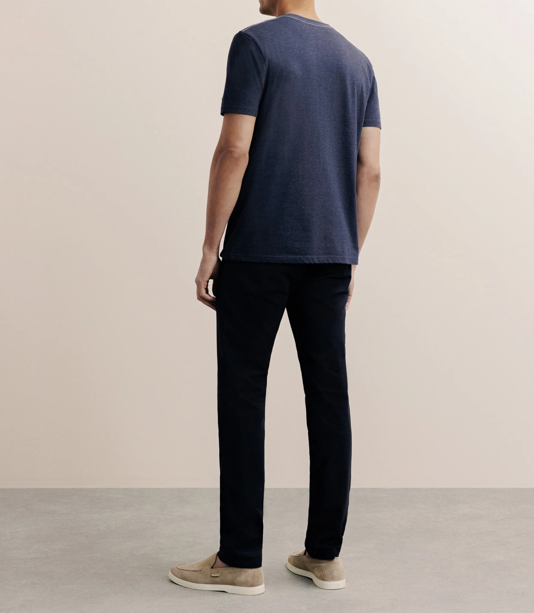 T-shirt col V avec poche marine - Image 4